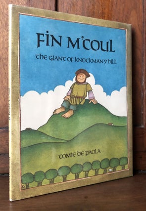 Item #H35965 Fin M'Coul, the Giant of Knockmany Hill - signed. Tomie de Paola