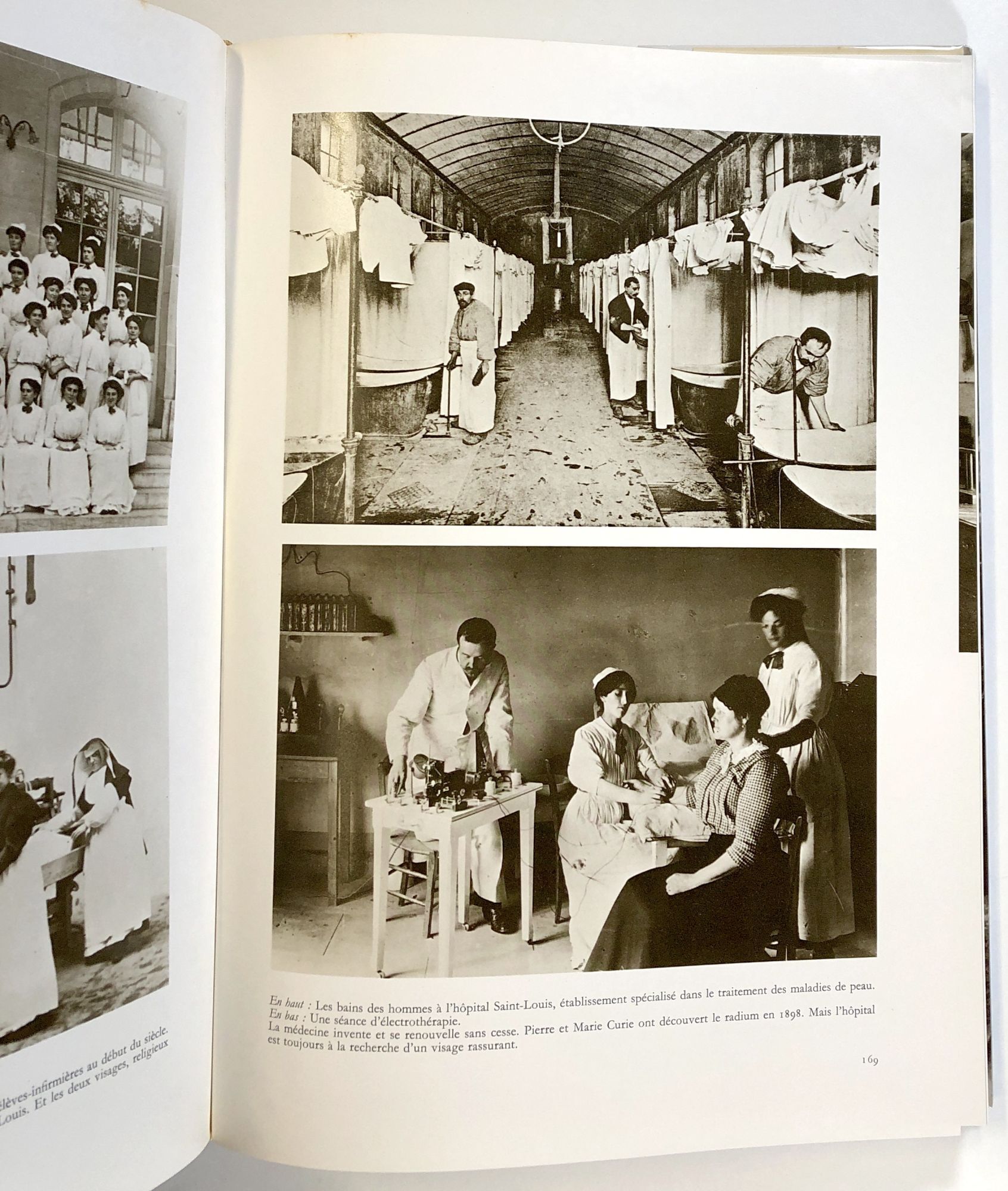 Le Livre de Paris 1900; Iconographie reunie et commentee par 