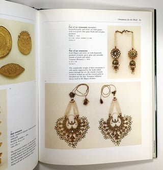 A Golden Treasury: Jewellery from the Indian Subcontinent; Victoria and Albert Museum Indian Art Series
