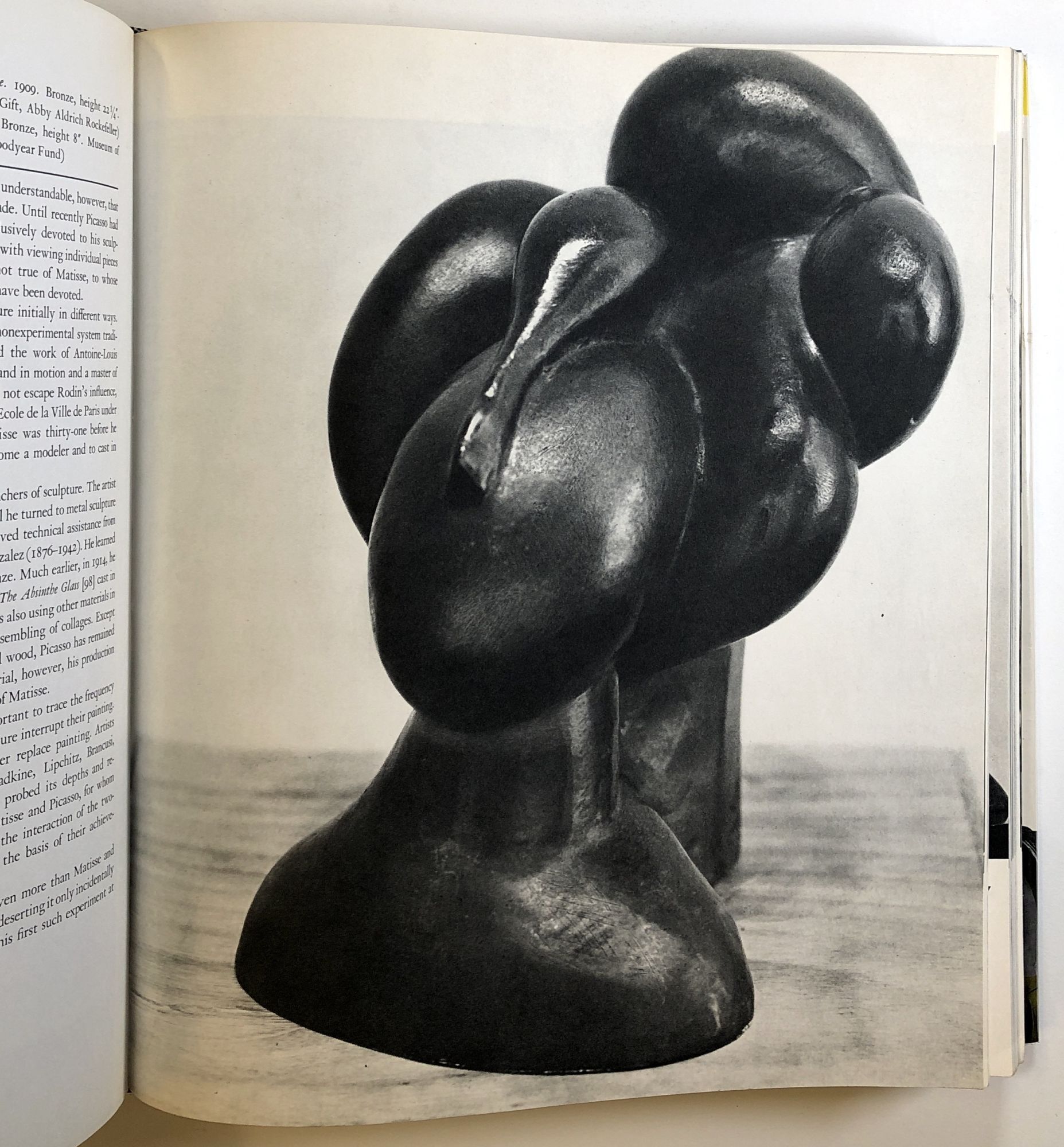 The Evolution of Modern Sculpture: Tradition and Innovation 
