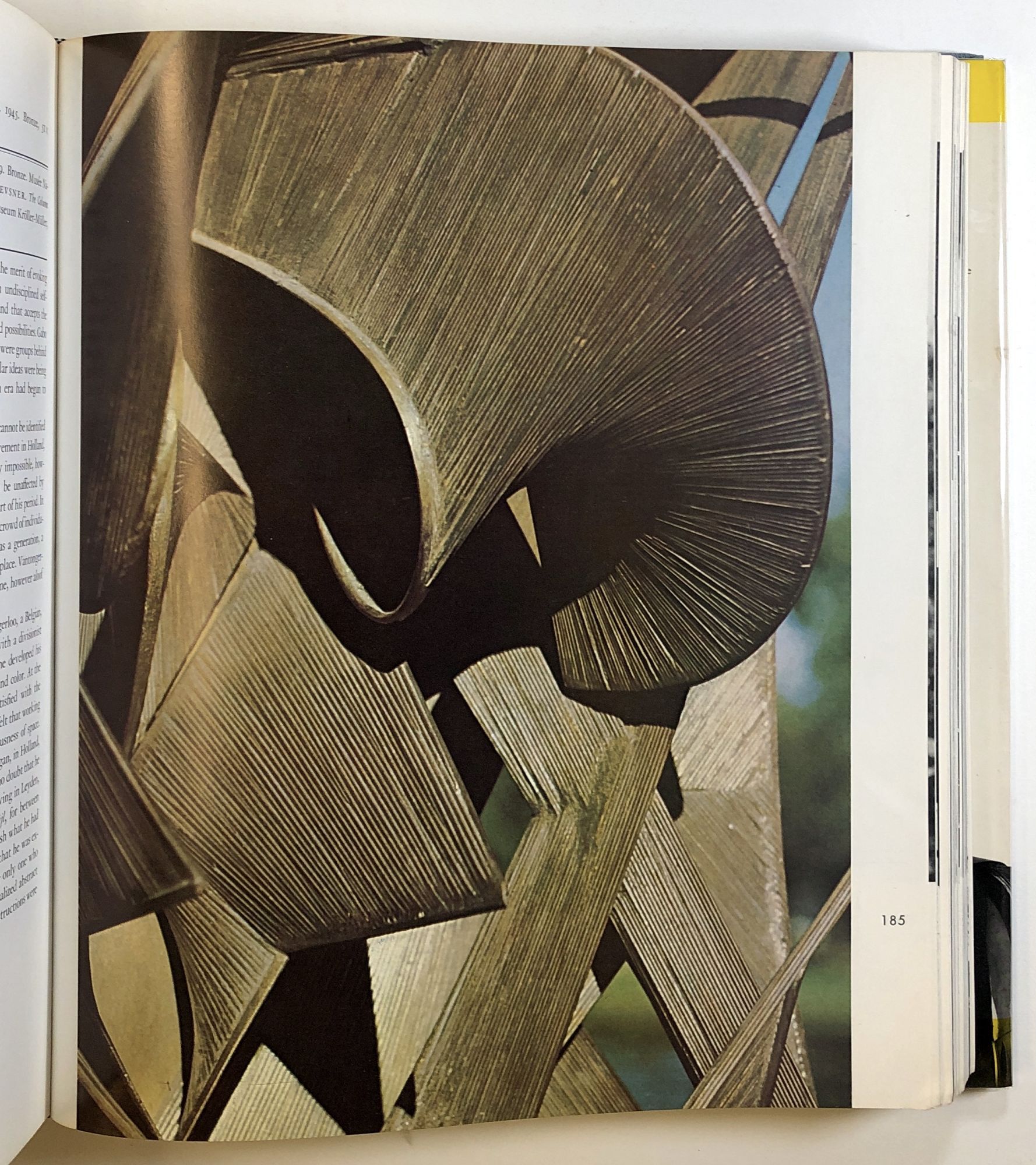 The Evolution of Modern Sculpture: Tradition and Innovation 